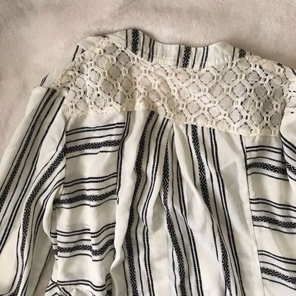  XS Black and white flowy Boho Top - Picture 3 of 3